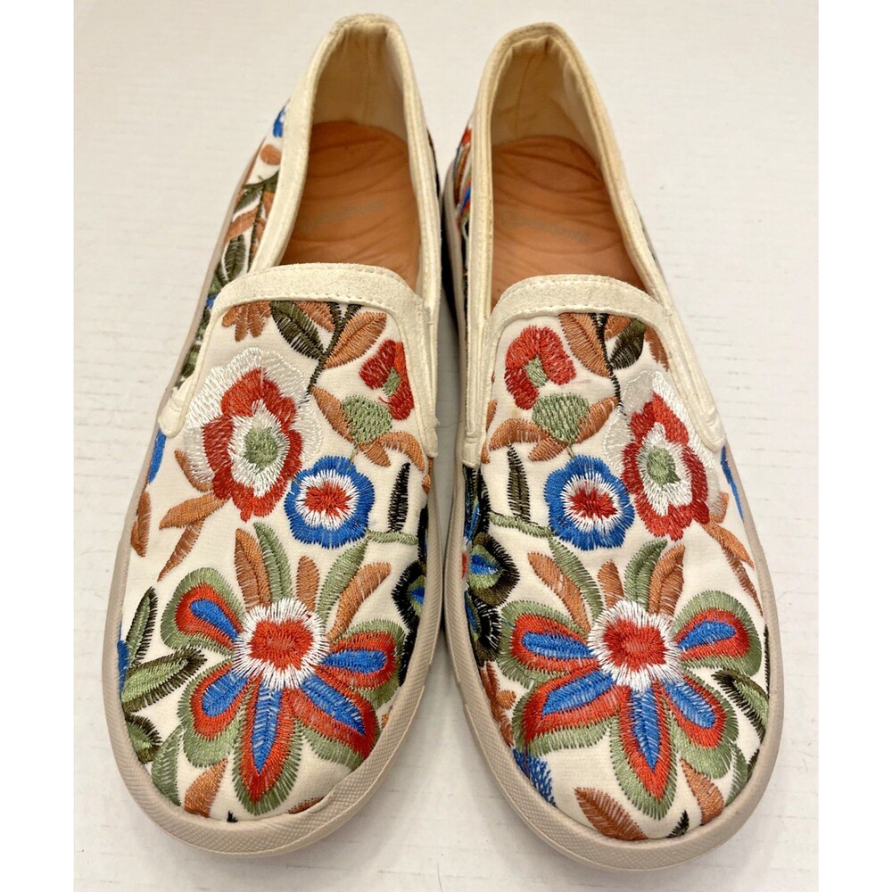 Baretraps Women's Size 8M Beech Floral Embroidered Slip-On Casual Shoes Beige
